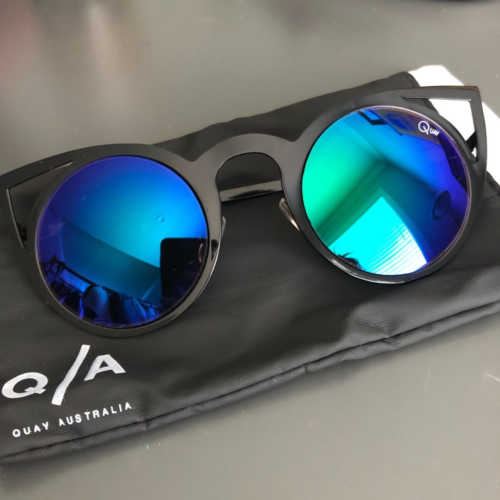 Quay sunglasses - Invader